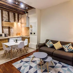 https://new-chic-flat-le-marais-place-des-vosges.fr-paris.fr
