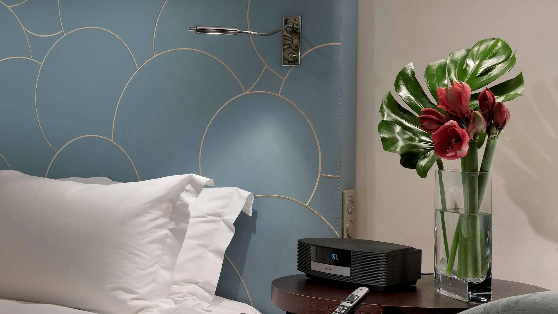 מלון Sofitel Marseille Vieux-Port 5*,